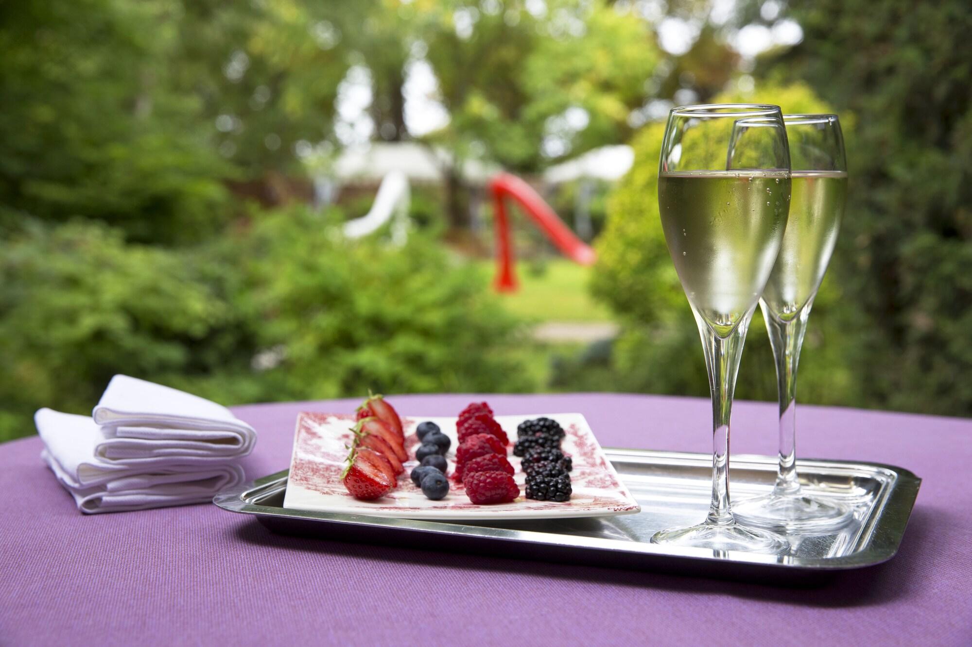Cazaudehore, Maison Forestiere De Charme, Restaurant Gastronomique, Terrasse Ombragee Et Jardin Saint-Germain-en-Laye Luaran gambar