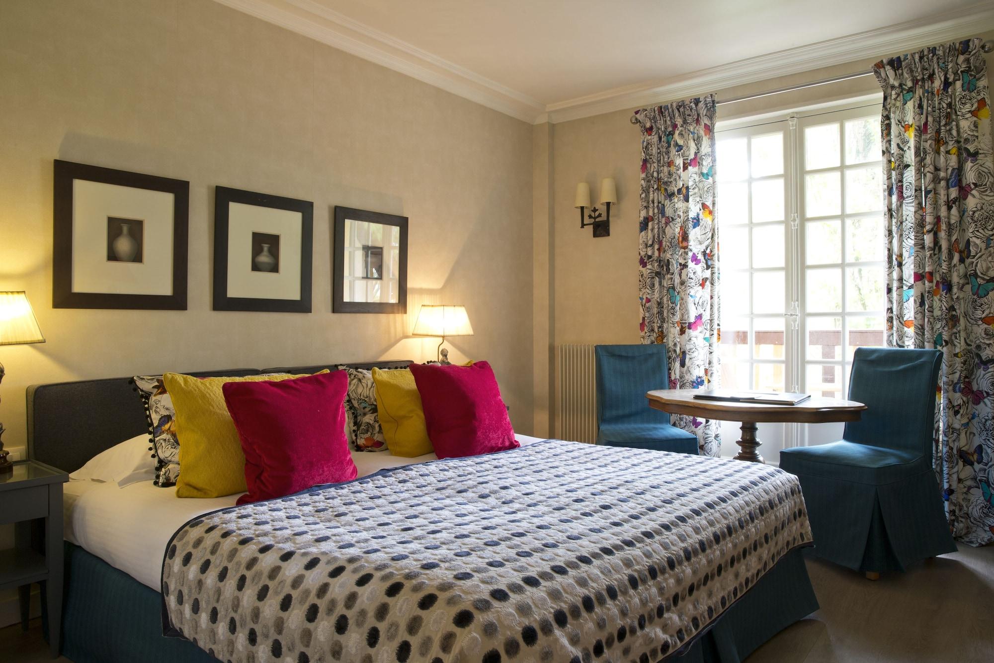 Cazaudehore, Maison Forestiere De Charme, Restaurant Gastronomique, Terrasse Ombragee Et Jardin Saint-Germain-en-Laye Luaran gambar
